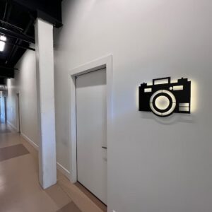 Unique Vintage Camera LED Metal Wall Decor Capturing Timeless Elegance (1)